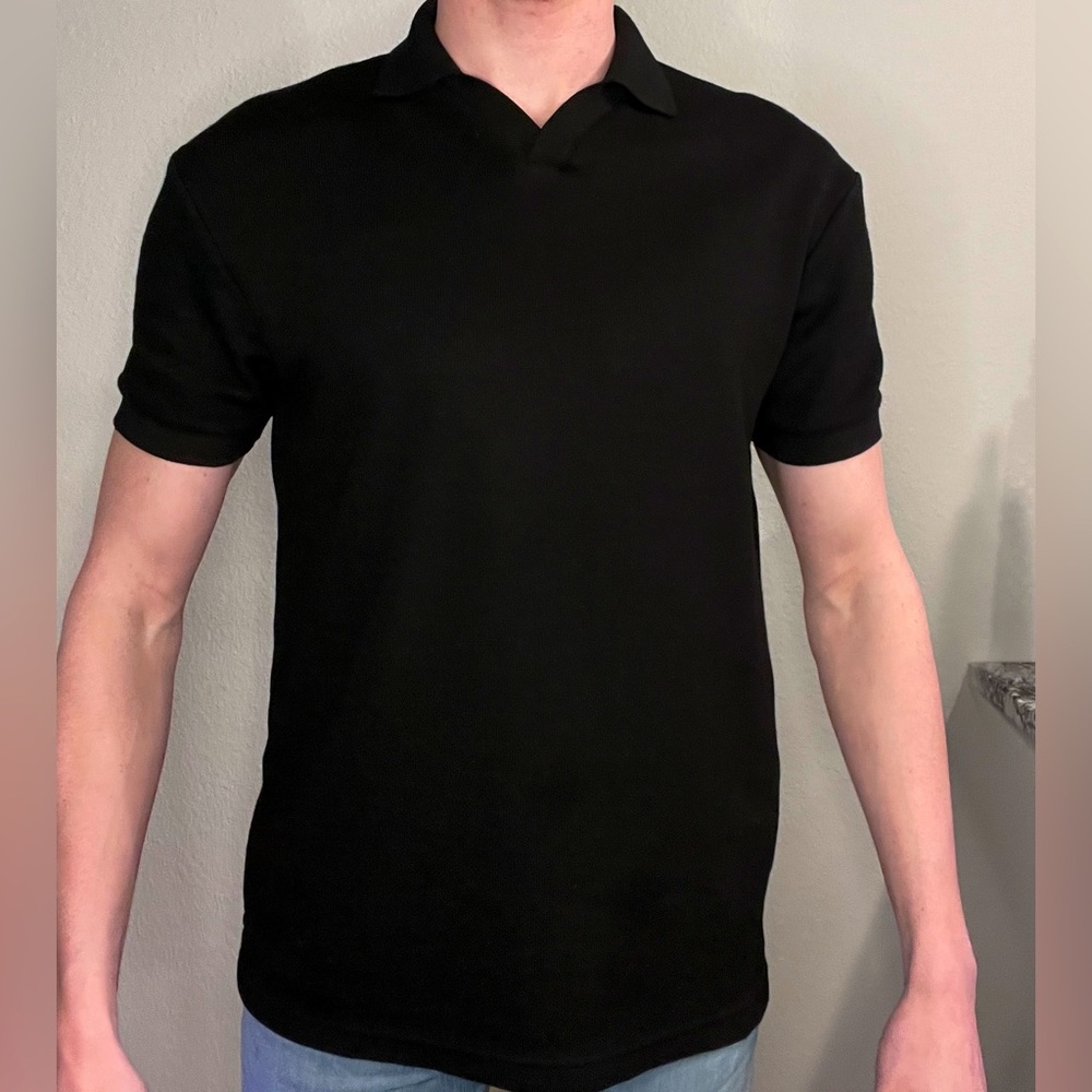 Brand new Zara polo. Fits nicely around the arms and still has the tag.